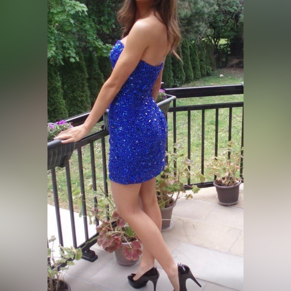 Women’s SHERRI HILL strapless royal blue sequin mini gown, size 4